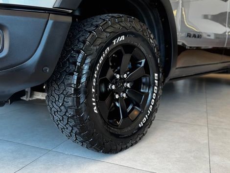 RAM 1500 REBEL 5.7 HEMI CD V8 4x4 Aut.