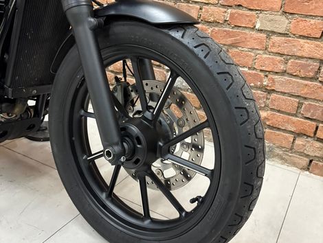 TRIUMPH STREET  TWIN 900cc