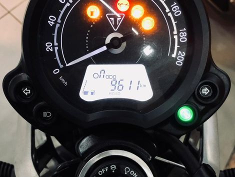 TRIUMPH STREET  TWIN 900cc