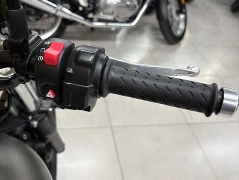 TRIUMPH STREET  TWIN 900cc