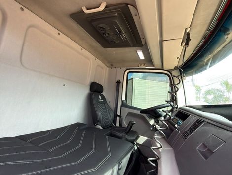 VOLKSWAGEN 24-250 E Constellation 3-Eixos 2p (diese