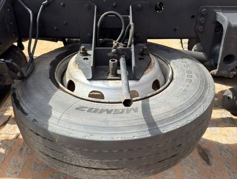 VOLKSWAGEN 24-250 E Constellation 3-Eixos 2p (diese