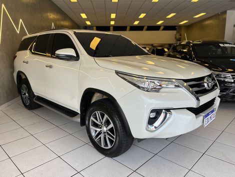 Toyota Hilux SW4 SRX 4x4 2.8 TDI 16V Dies. Aut.