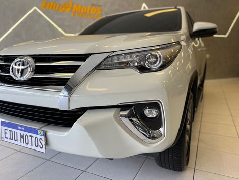 Toyota Hilux SW4 SRX 4x4 2.8 TDI 16V Dies. Aut.