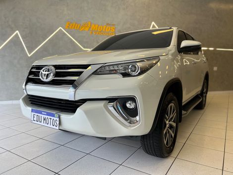 Toyota Hilux SW4 SRX 4x4 2.8 TDI 16V Dies. Aut.