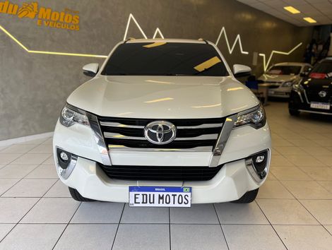 Toyota Hilux SW4 SRX 4x4 2.8 TDI 16V Dies. Aut.