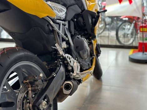 SUZUKI GSX-8R