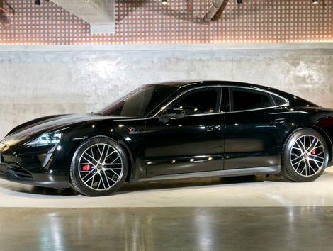 Porsche Taycan 4S (Elétrico)
