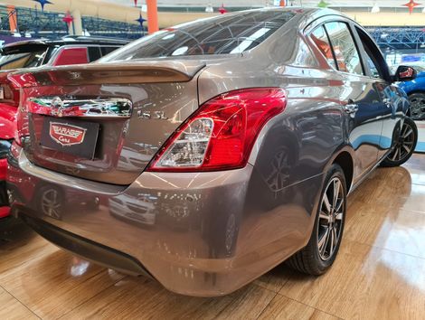 Nissan VERSA SL 1.6 16V FlexStart 4p Aut.