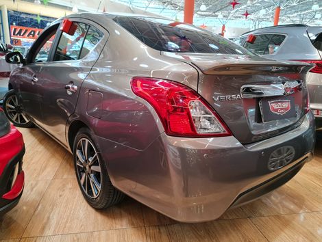 Nissan VERSA SL 1.6 16V FlexStart 4p Aut.