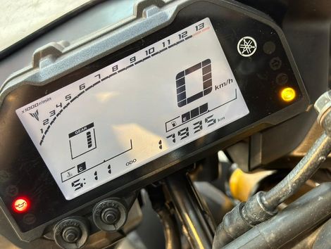 YAMAHA YZF R-3 321/ABS