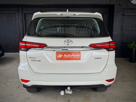 Toyota Hilux SW4 SRX 4x4 2.8 TDI 16V Dies. Aut.