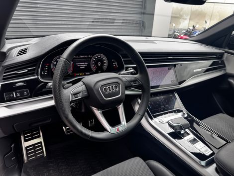 Audi Q8 Perf.Black 3.0 TFSI Quat. S-tr/(Híb.)