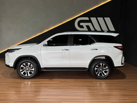 Toyota Hilux SW4 SRX Plat. 4x4 2.8 TB Die. Aut.