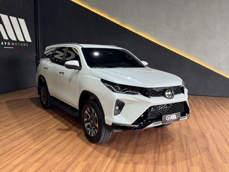 Toyota Hilux SW4 SRX Plat. 4x4 2.8 TB Die. Aut.