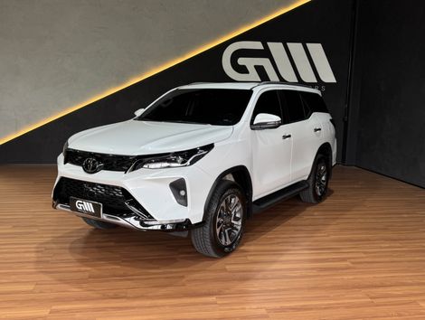 Toyota Hilux SW4 SRX Plat. 4x4 2.8 TB Die. Aut.