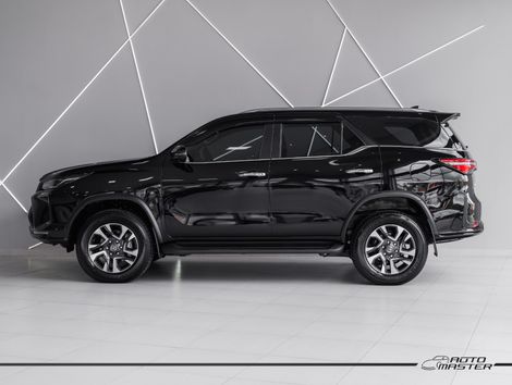 Toyota Hilux SW4 SRX Plat. 4x4 2.8 TB Die. Aut.