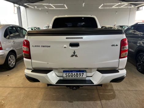 Mitsubishi L200 Tri. Outdo. GLS 2.4 CD 4x4 Die. Aut