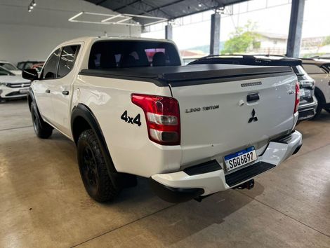 Mitsubishi L200 Tri. Outdo. GLS 2.4 CD 4x4 Die. Aut