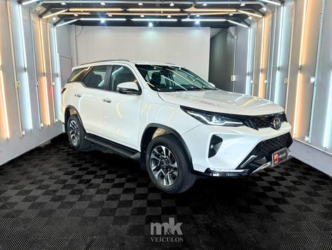 Toyota Hilux SW4 SRX Plat. 4x4 2.8 TB Die. Aut.