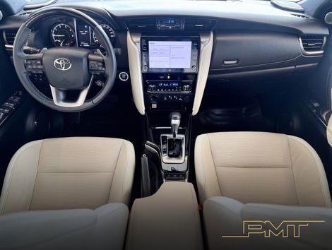 Toyota Hilux SW4 Diamond 2.8 TB 4x4 Die. Aut.