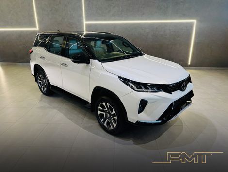 Toyota Hilux SW4 Diamond 2.8 TB 4x4 Die. Aut.