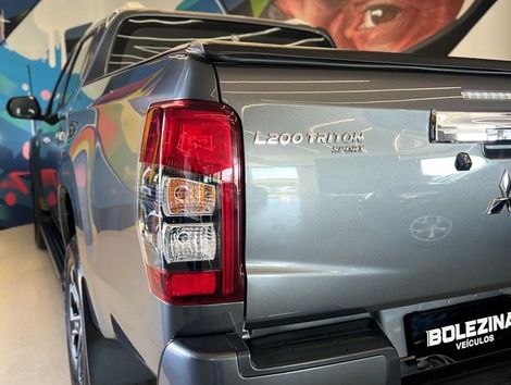 Mitsubishi L200 Triton Sport HPE-S 2.4 CD Dies. Aut