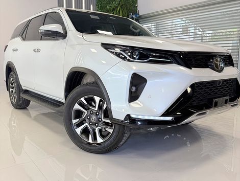 Toyota Hilux SW4 SRX Plat. 4x4 2.8 TB Die. Aut.