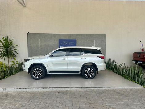 Toyota Hilux SW4 SRX 4x4 2.8 TDI 16V Dies. Aut.