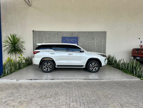 Toyota Hilux SW4 SRX 4x4 2.8 TDI 16V Dies. Aut.