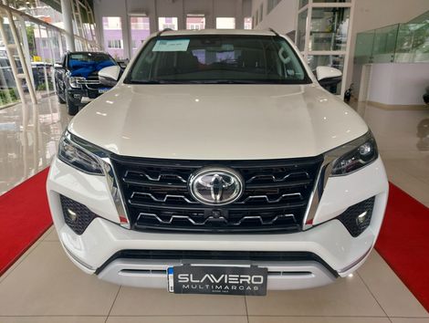 Toyota Hilux SW4 SRX 4x4 2.8 TDI 16V Dies. Aut.