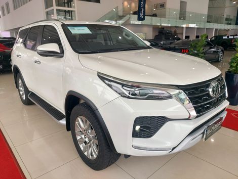 Toyota Hilux SW4 SRX 4x4 2.8 TDI 16V Dies. Aut.