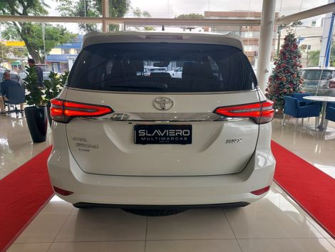 Toyota Hilux SW4 SRX 4x4 2.8 TDI 16V Dies. Aut.