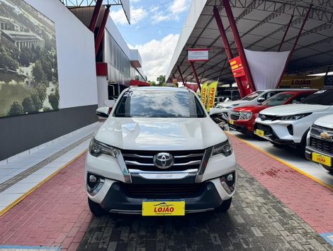 Toyota Hilux SW4 SRX 4x4 2.8 TDI 16V Dies. Aut.