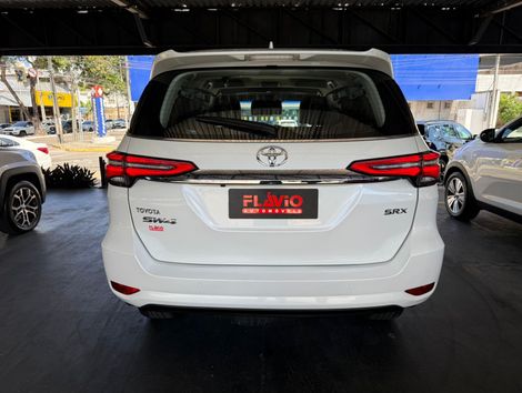 Toyota Hilux SW4 SRX 4x4 2.8 TDI 16V Dies. Aut.