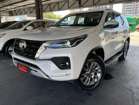 Toyota Hilux SW4 SRX 4x4 2.8 TDI 16V Dies. Aut.