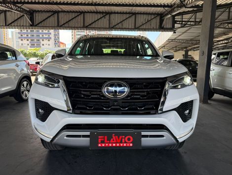 Toyota Hilux SW4 SRX 4x4 2.8 TDI 16V Dies. Aut.