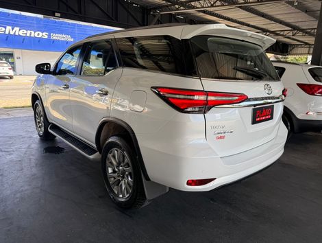 Toyota Hilux SW4 SRX 4x4 2.8 TDI 16V Dies. Aut.