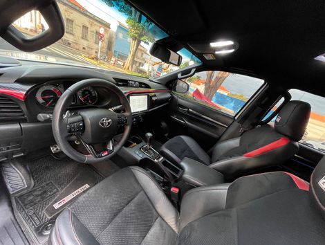 Toyota Hilux CD GR-S 4x4 2.8 TDI Dies. Aut.