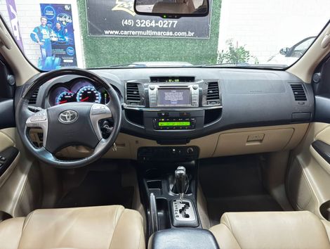 Toyota Hilux SW4 SRV D4-D 4x4 3.0 TDI Dies. Aut