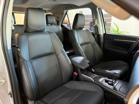 Toyota Hilux SW4 SRX Plat. 4x4 2.8 TB Die. Aut.