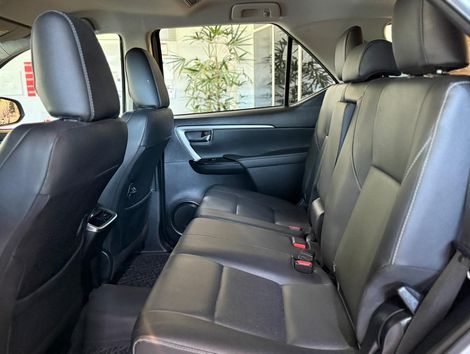 Toyota Hilux SW4 SRX Plat. 4x4 2.8 TB Die. Aut.