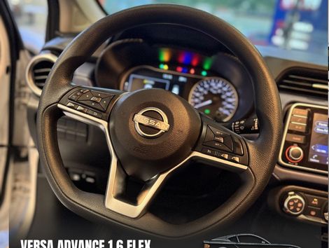 Nissan VERSA Advance 1.6 16V Flex Aut.