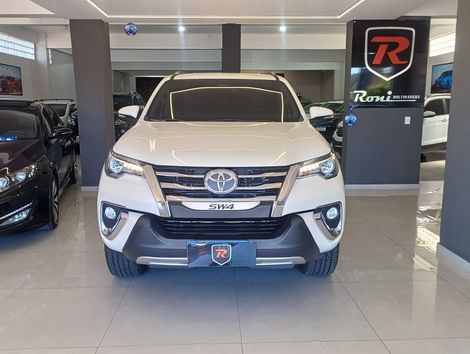 Toyota Hilux SW4 SRX 4x4 2.8 TDI 16V Dies. Aut.