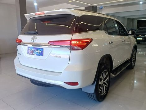 Toyota Hilux SW4 SRX 4x4 2.8 TDI 16V Dies. Aut.