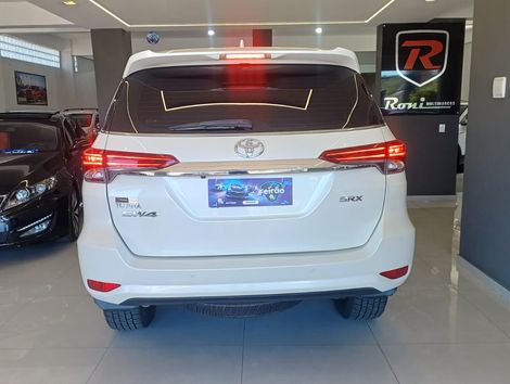 Toyota Hilux SW4 SRX 4x4 2.8 TDI 16V Dies. Aut.