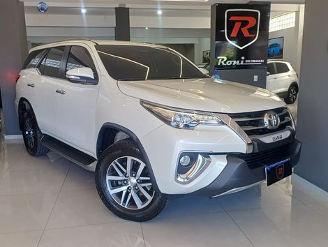 Toyota Hilux SW4 SRX 4x4 2.8 TDI 16V Dies. Aut.