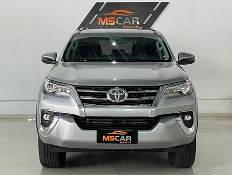 Toyota Hilux SW4 SRX 4x4 2.8 TDI 16V Dies. Aut.