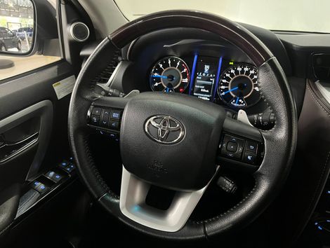 Toyota Hilux SW4 SRX 4x4 2.8 TDI 16V Dies. Aut.