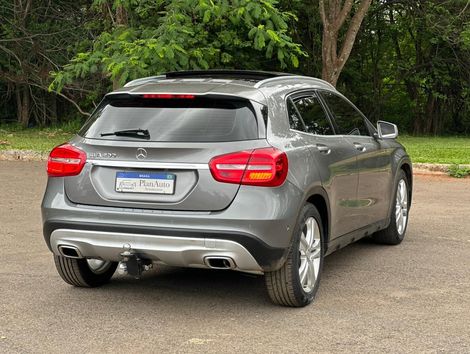 Mercedes GLA 200 Vis. Black Ed. 1.6 TB 16V  Aut.
